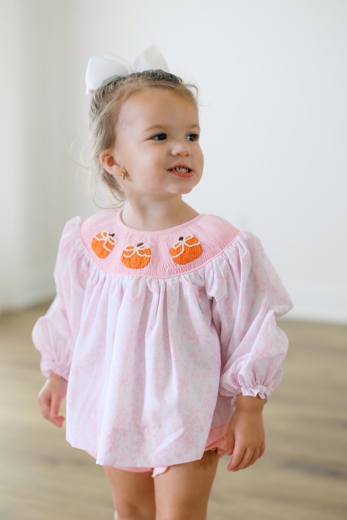 Girls Smocked Pearl Bow Pumpkins Bubble Bloomer Set